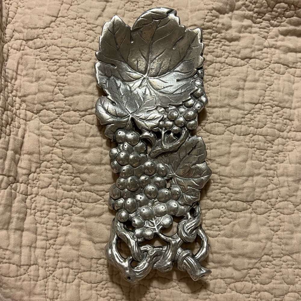 Arthur Court 1993 vintage grape spoon rest